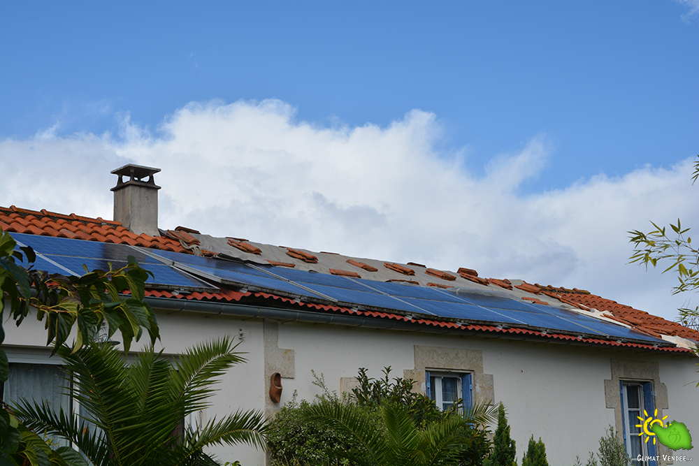 Lieu-dit « Le Vigneau » - Panneaux solaire soulevés et toiture endommagée